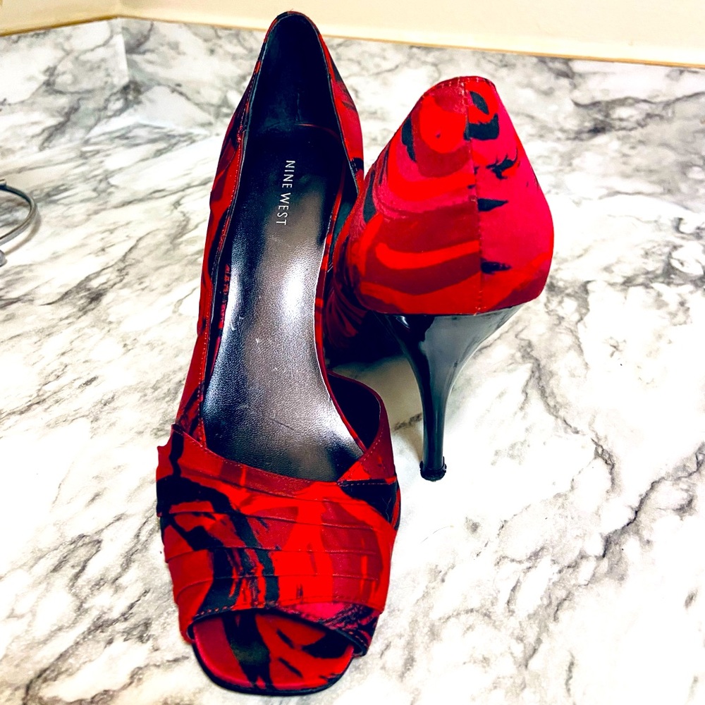 Very good condition womens peep toe heels bold red by Nine West